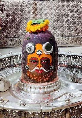 shvAnana kankuLoLiTTu vAraNAsige pOdante (Uga)